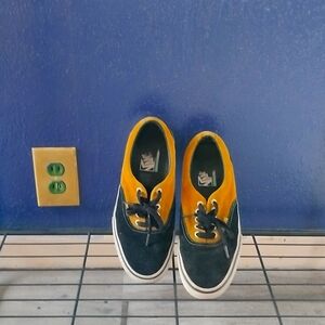 Black n Yellow suede & courderoy Vans men's 9.5 ultracush
